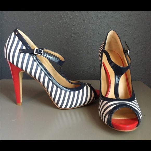 ⚡️SALE⚡️Nine West striped 5” stilettos - Picture 1 of 7